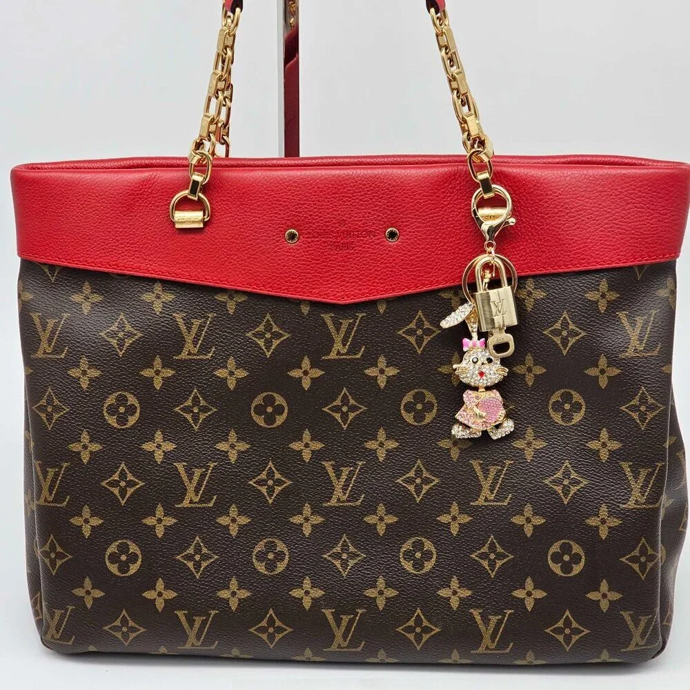 Louis Vuitton Authentic Gold Lock 🔒 Unbranded Keychain Charm for Bags